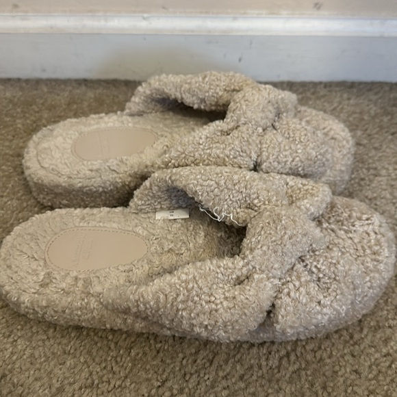 Abercrombie & Fitch Slippers - Picture 4 of 4